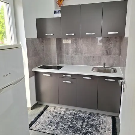 Apartment Glavan 4 *